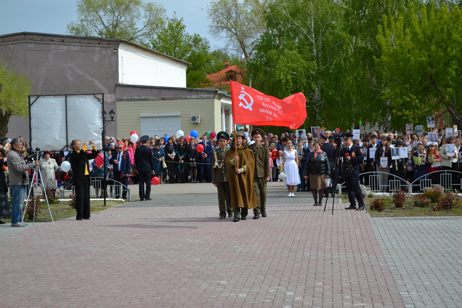 Амнистия 2015 70 летию победы. Празднование пятидесятилетия Победы город красный Луч.