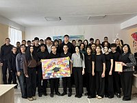 Школьный театр "Маска" в гостях у ГБПОУ СО "Дергачевский агропромышленный лицей" с постановкой "Непокорённый Ленинград", посвящённой прорыву блокады Ленинграда.