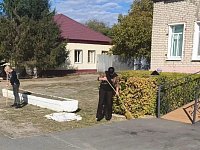 16 октября сотрудники МБУК "Краеведческий музей Дергачевского муниципального района"  провели уборку прилегающей территории. 