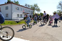 1 мая в р.п. Дергачи прошел Семейный велопробег посвященный празднику Весны и Труда.
