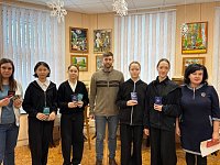 В конце декабря 2025 года, обучающиеся отделения «Живопись» нашей школы представили свои художественные работы на конкурс-голосование, который был организован волонтерским движением «Броня в тылу». 