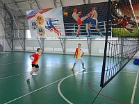 Глава района наградил участников турнира по волейболу в формате 2х2