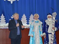 В канун Нового года глава Дергачевского муниципального района побывал в ДК поселка Советский
