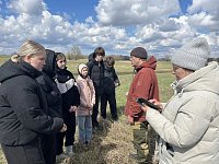 В заказнике «Центральный» разместили сделанные школьниками скворечники