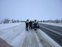 Сотрудники отделения Госавтоинспекции помогли попавшему в беду водителю.
