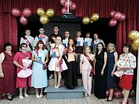 Торжественный момент: в районе проходят выпускные вечера