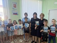 Каникулы с Общественным советом продолжаются. Сотрудники отделения МВД России совместно с членом Общественного совета при О МВД России по Дергачевскому району Саратовской области Малюкиной Н.В. посетили летнюю площадку на базе МОУ СОШ № 1 р.п. Дергачи. Ин